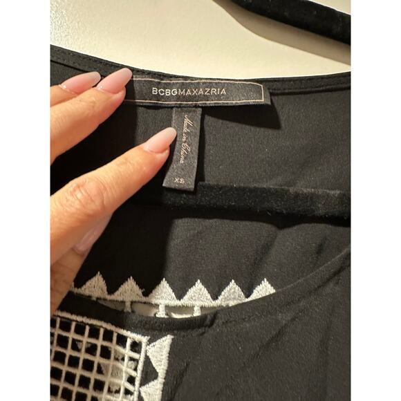 BCBGMAXAZRIA Black Embroidered Tunic Blouse Top Boho Aztec 3/4 Sleeve Size XS - Picture 3 of 4